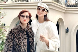 Nhan sắc trẻ đẹp của mẹ ruột nữ diễn viên giàu nhất miền Bắc 