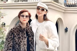 Nhan sắc trẻ đẹp của mẹ ruột nữ diễn viên giàu nhất miền Bắc 