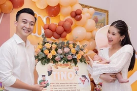 Hoa hậu Ngân Anh tổ chức tiệc đầy tháng cho quý tử