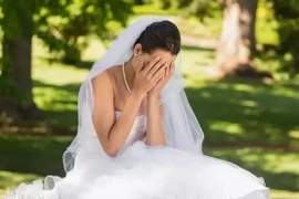 Cô dâu chú rể ghi sai thông tin, khách mừng nhầm cho người lạ