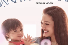 Ca sĩ Bảo Anh tạm xa con gái để đi lưu diễn