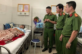 Cảnh sát hình sự TP HCM “tiếp sức” các hiệp sĩ điều trị tại bệnh viện