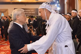 Hàng chục nghìn người khắp đất nước đã tới viếng bác Sáu Khải