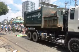 Rơi nước mắt tai nạn cụ bà bán vé số bị xe chở rác cán chết