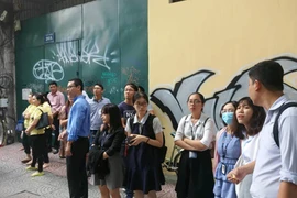 Trung tâm thương mại bậc nhất TP.HCM náo loạn vì một… người đàn ông