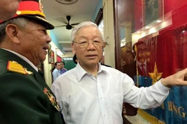 Tổng bí thư Nguyễn Phú Trọng thăm hầm vũ khí của biệt động Sài Gòn