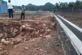 Dự án san lấp mặt bằng tái định cư TP Sông Công không dọn dẹp đất bề mặt 