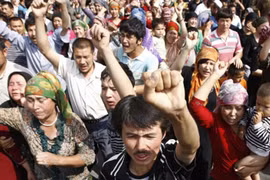 Truyền thông TQ kêu gọi “xoa dịu” dân tộc thiểu số