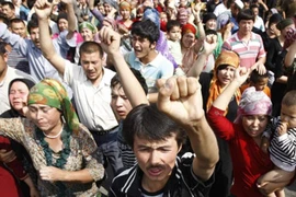 Truyền thông TQ kêu gọi “xoa dịu” dân tộc thiểu số