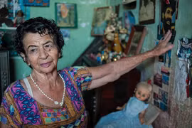 Cảnh sống trong nhà cổ như Hà Nội ở Havana