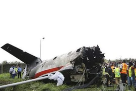 Cận cảnh tai nạn máy bay thảm khốc ở Nigeria