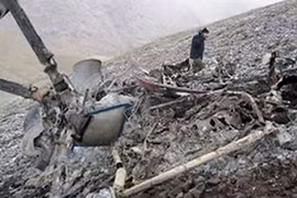 Trực thăng Nga lao xuống đất, đâm chết 2 du khách Anh