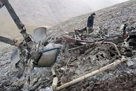 Trực thăng Nga lao xuống đất, đâm chết 2 du khách Anh