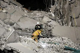 Chung cư 22 tầng sập, chôn vùi hàng chục người