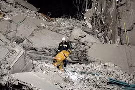 Chung cư 22 tầng sập, chôn vùi hàng chục người