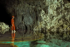 Thám hiểm những hang động đẹp mê hoặc trên thế giới