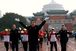 Video cảnh sát giao thông TQ nhảy flashmob trên phố