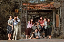 Ảnh kỷ yếu "Cô Thắm về làng" gợi nhắc một thời đã qua