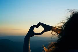 Con gái, phụ nữ và đàn bà... chẳng qua cũng chỉ là danh xưng