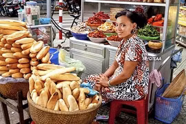 Ảnh chế Beyoncé bán bánh mỳ, Katy Perry buôn khoai ở Việt Nam