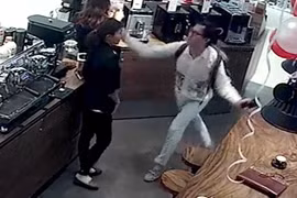 Khánh Casa xin lỗi sau vụ tát nữ nhân viên bán máy cafe