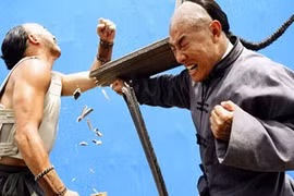 Ngã rẽ của siêu sao võ thuật: Người ngồi xe lăn, kẻ vỡ nợ