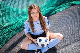 Ngất ngây nhan sắc của nữ trọng tài xinh đẹp thế giới