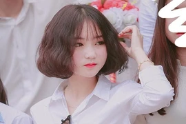 Mặc sơ mi, nữ sinh Nghệ An nổi tiếng vì quá xinh