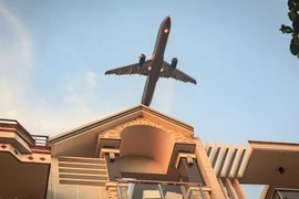 Cận cảnh nơi máy bay “sượt qua đầu” hạ cánh xuống Tân Sơn Nhất