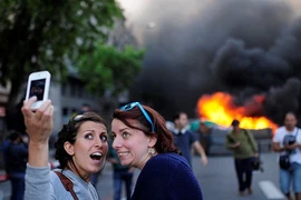 Loạt ảnh "tự sướng" ngu ngốc bị cả thế giới chỉ trích