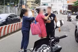 Bắt khẩn cấp tài xế ô tô vô cớ đánh người đi đường