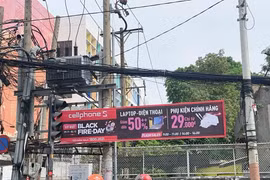 ‘Ngày đen tối’ phủ khắp các ngã đường sáng, đẹp nhất nhì TP HCM