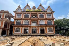 Xem “Thần đèn” di dời nhà 1.000 tấn ở Bình Dương 