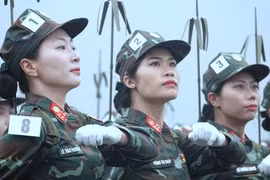 Chùm ảnh: Bóng hồng áo lính vượt nắng, thắng mưa ở TB4