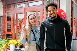 Vợ cầu thủ Xuân Son trang trí nhà cửa đón chồng về ăn Tết