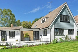 Chủ nhà choáng vì biệt thự nguy nga của người giúp việc