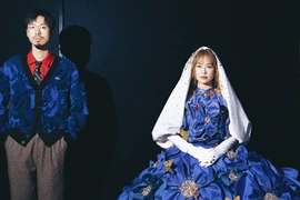 Hoàng Thùy Linh tái xuất, gây chú ý khi đăng ảnh Đen Vâu