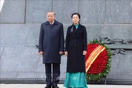Tổng Bí thư Tô Lâm đặt hoa tại Tượng đài Chiến thắng ở thủ đô của Belarus