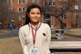 Á hậu Phương Thảo nói gì khi bị tố mập mờ chuyện học Harvard?