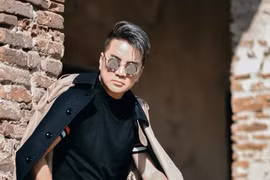 Đàm Vĩnh Hưng “than thở” phải dầm mưa 1 tiếng quay hình