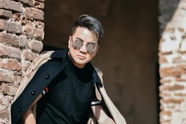 Đàm Vĩnh Hưng “than thở” phải dầm mưa 1 tiếng quay hình