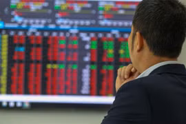 Đua dốc tiền vào chứng khoán: Hết mật ngọt là trái đắng?