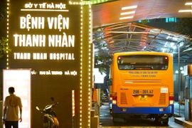 Thần tốc vận chuyển hàng trăm người từ “ổ dịch” BV Việt Đức về BV Thanh Nhàn