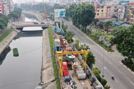 Dự án nghìn tỷ biến đường đi bộ ven sông Tô Lịch thành đại công trường