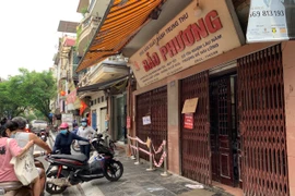 Tấp nập khách giữa dịch, tiệm bánh Trung thu Bảo Phương bất ngờ đóng cửa