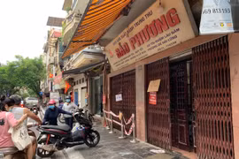 Tấp nập khách giữa dịch, tiệm bánh Trung thu Bảo Phương bất ngờ đóng cửa