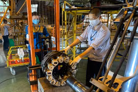 Tháo bạt loạt máy bay... sẵn sàng “nhận lệnh” nối chuyến nội địa