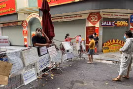 Dừng hoạt động chợ “treo biển” giữa lòng phố cổ Hà Nội