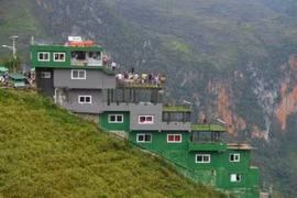 Mã Pì Lèng Panorama bất ngờ được "phủ xanh", dân mạng nói gì?