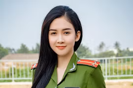 "Cô công an vạn người mê” có gì khiến dân tình say như điếu đổ?